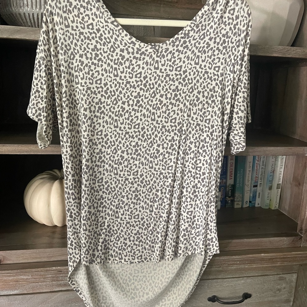 Express Soft and Sassy T. Oversized taupe leopard print. Size medium. Cotton